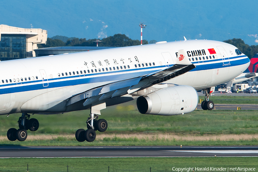 Air China Airbus A330-243 (B-5932) | Photo 292027