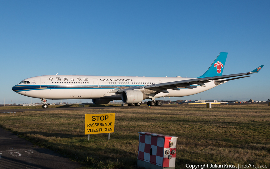 China Southern Airlines Airbus A330-323 (B-5965) | Photo 138012