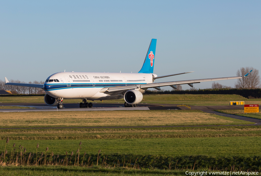 China Southern Airlines Airbus A330-323 (B-5965) | Photo 418406