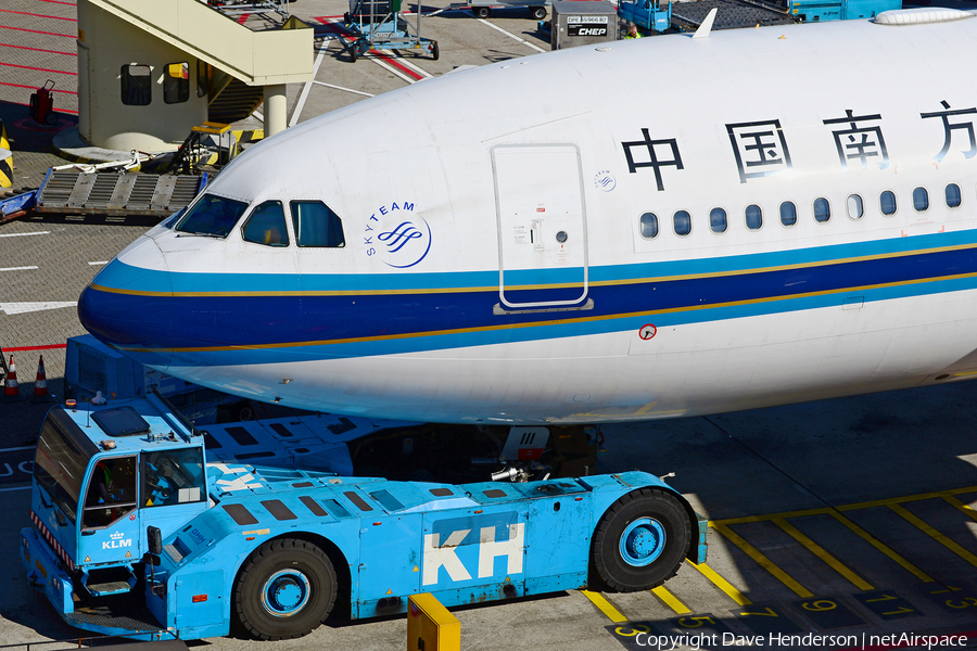China Southern Airlines Airbus A330-343E (B-6111) | Photo 95598