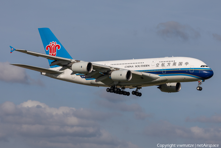 China Southern Airlines Airbus A380-841 (B-6138) | Photo 508375