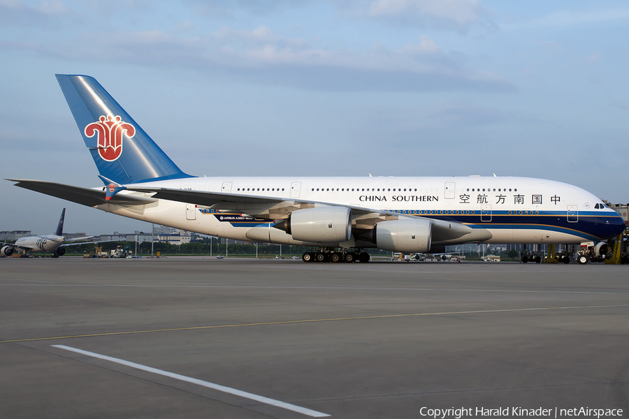 China Southern Airlines Airbus A380-841 (B-6138) | Photo 304583