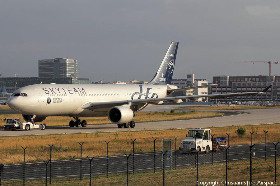 China Southern Airlines Airbus A330-223 (B-6528) | Photo 249874