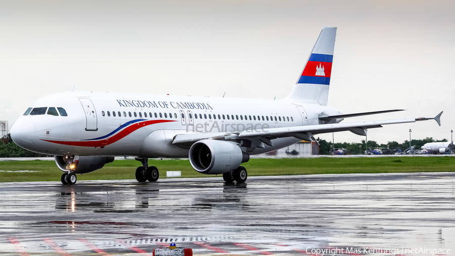 Kingdom of Cambodia Airbus A320-214 (B-6738) | Photo 539638