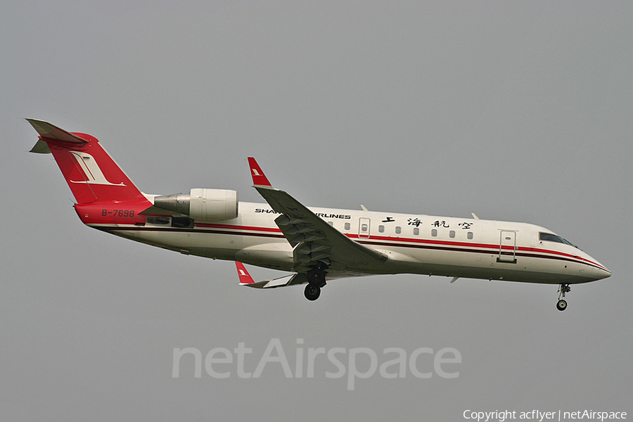 Shanghai Airlines Bombardier CRJ-200LR (B-7698) | Photo 160957