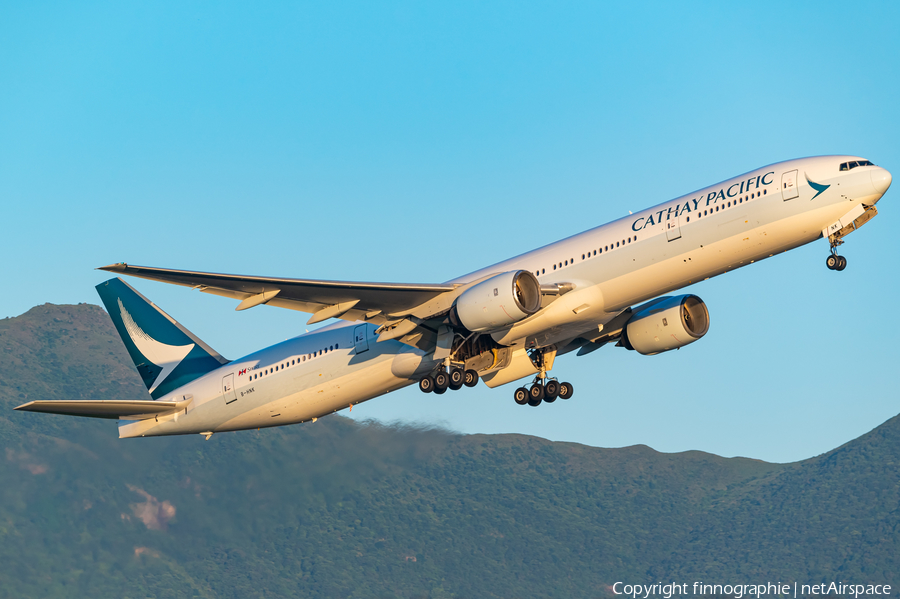 Cathay Pacific Boeing 777-367 (B-HNK) | Photo 639263