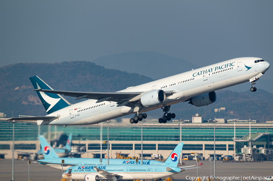 Cathay Pacific Boeing 777-31H (B-HNW) | Photo 600495