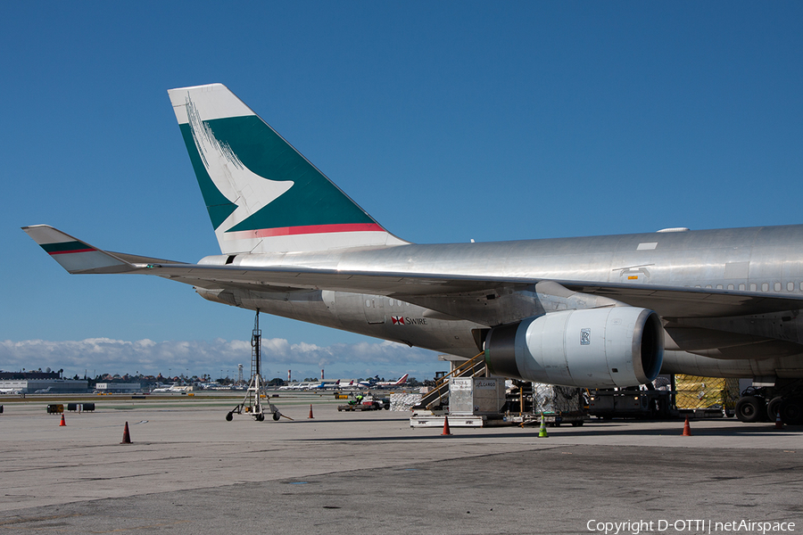 Cathay Pacific Cargo Boeing 747-444 (B-HUR) | Photo 334868