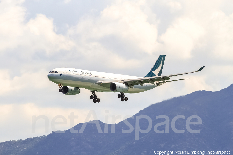 Cathay Pacific Airbus A330-343X (B-LAQ) | Photo 427159