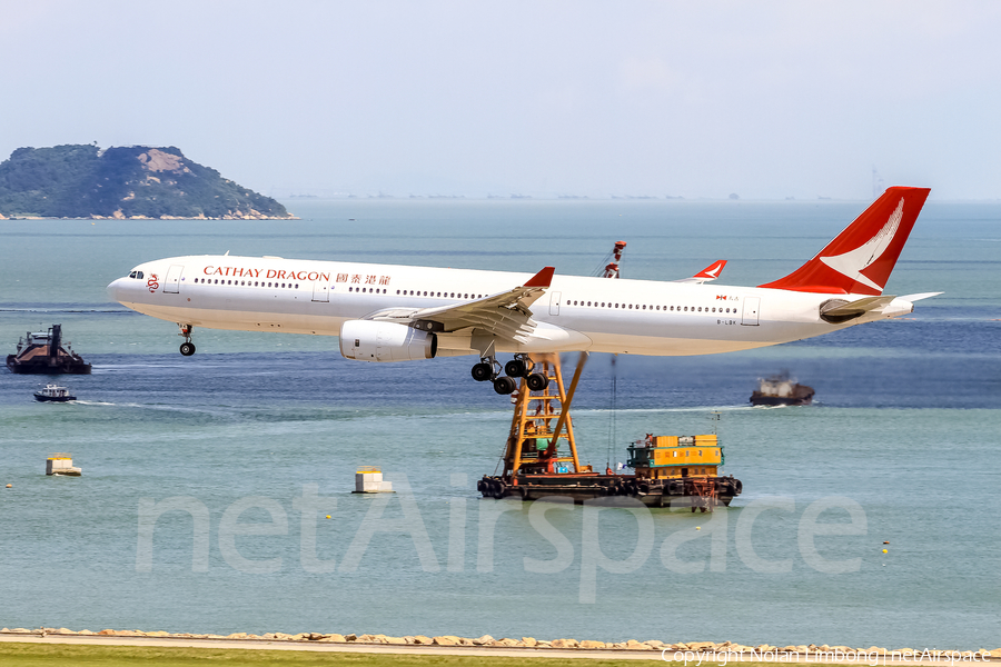 Cathay Pacific Airbus A330-343E (B-LBK) | Photo 427193