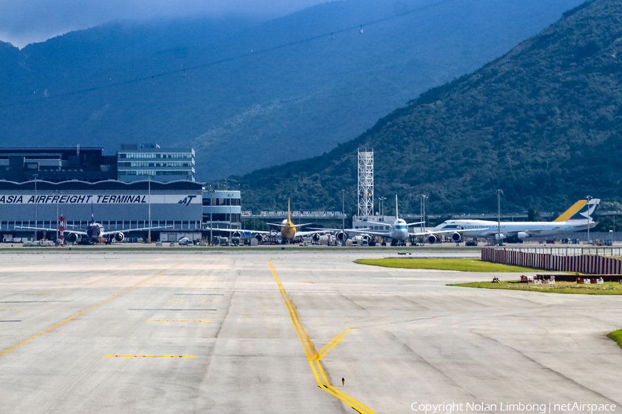 Cathay Pacific Cargo Boeing 747-867F (B-LJA) | Photo 377250