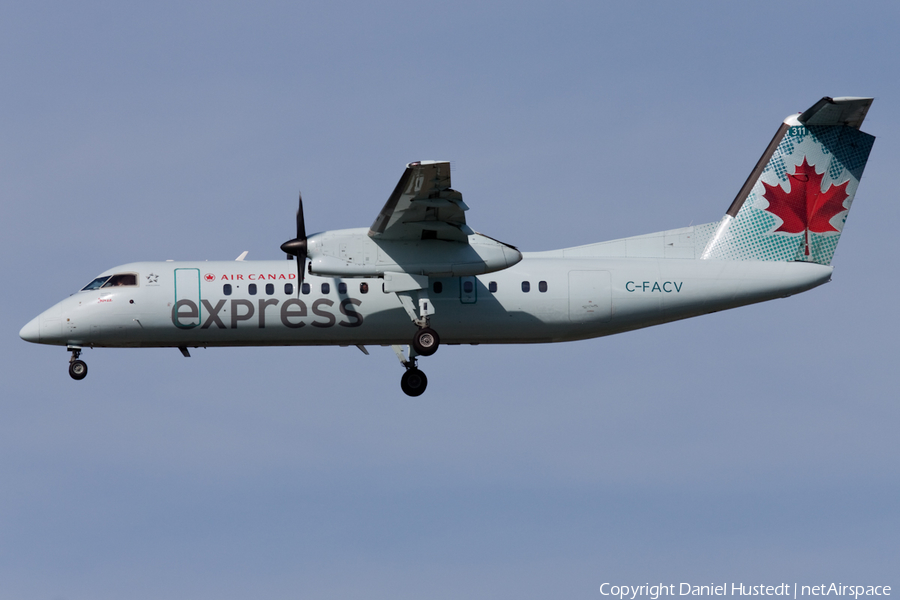 Air Canada Express (Jazz) de Havilland Canada DHC-8-311 (C-FACV) | Photo 414899