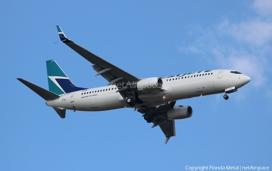 WestJet Boeing 737-8CT (C-FCSX) | Photo 557813