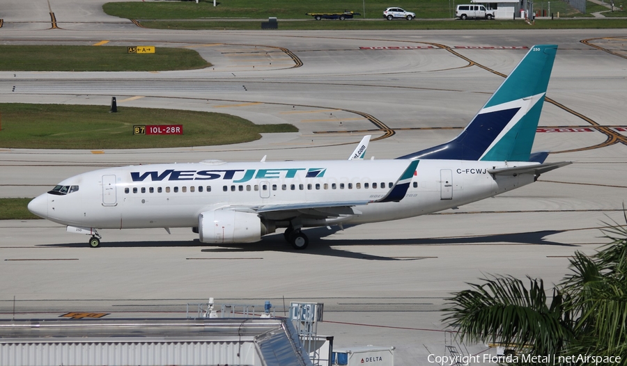 WestJet Boeing 737-7CT (C-FCWJ) | Photo 542147