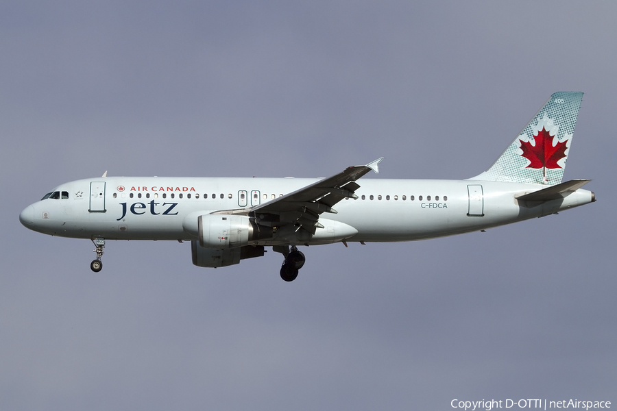 Air Canada Jetz Airbus A320-211 (C-FDCA) | Photo 428619