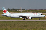 Air Canada Airbus A320-211 (C-FDCA) at  Calgary - International, Canada