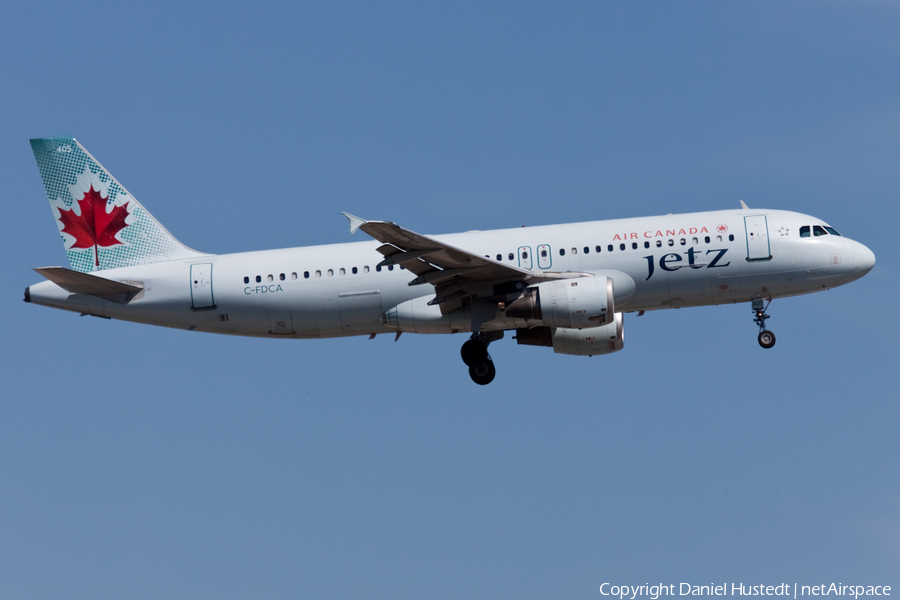 Air Canada Jetz Airbus A320-211 (C-FDCA) | Photo 428261