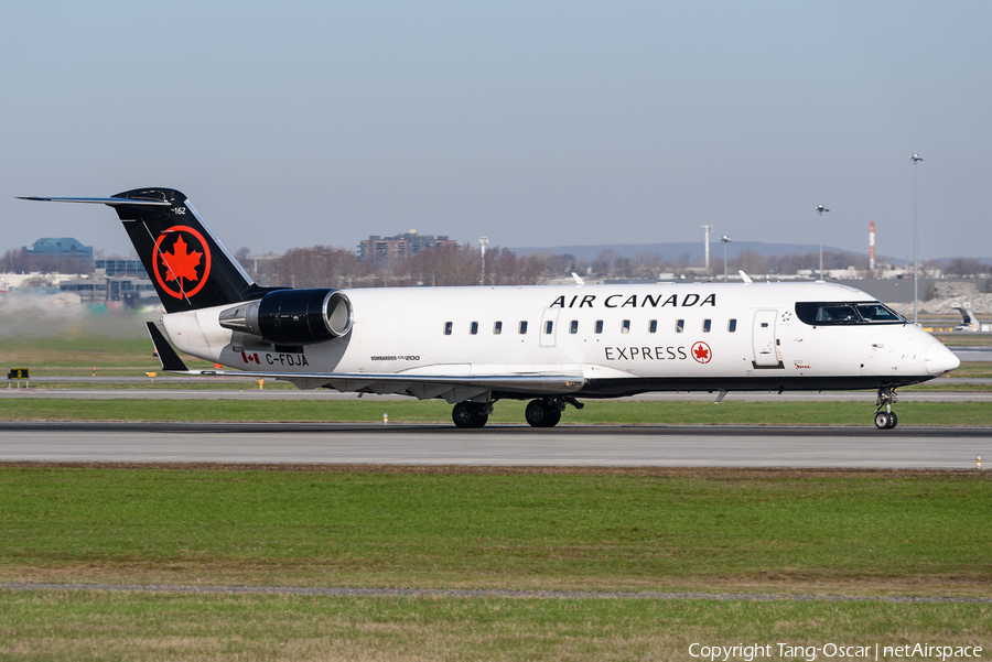 Air Canada Jazz Bombardier CRJ-200ER (C-FDJA) | Photo 441990