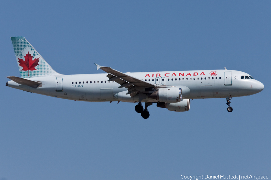 Air Canada Airbus A320-211 (C-FDSN) | Photo 428262