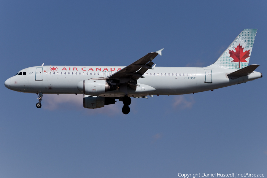 Air Canada Airbus A320-211 (C-FDST) | Photo 446739