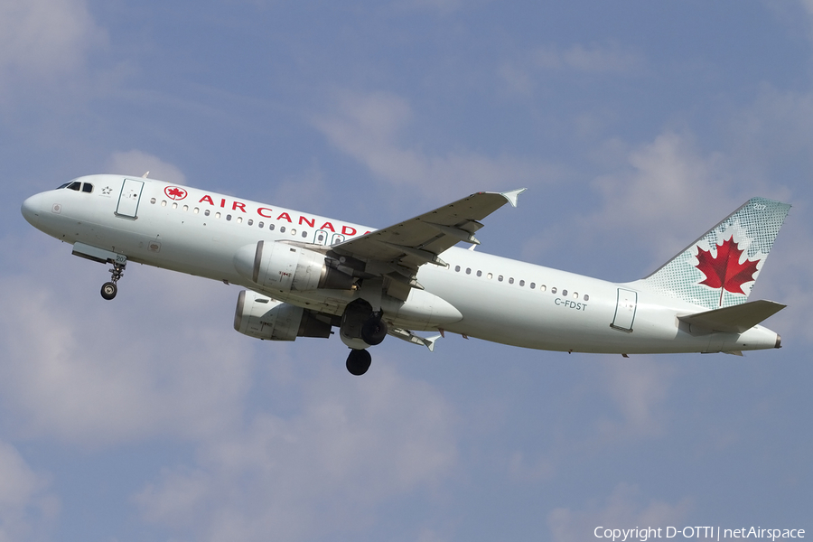 Air Canada Airbus A320-211 (C-FDST) | Photo 441486