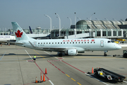 Air Canada Express (Sky Regional) Embraer ERJ-175SU (ERJ-170-200SU) (C-FEJC) at  Chicago - O'Hare International, United States