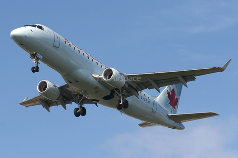 Air Canada Express (Sky Regional) Embraer ERJ-175SU (ERJ-170-200SU) (C-FEJP) at  Chicago - O'Hare International, United States