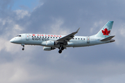 Air Canada Express (Sky Regional) Embraer ERJ-175SU (ERJ-170-200SU) (C-FEKH) at  Atlanta - Hartsfield-Jackson International, United States