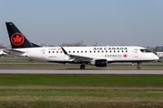 Air Canada Express (Sky Regional) Embraer ERJ-175SU (ERJ-170-200SU) (C-FEKH) at  Montreal - Pierre Elliott Trudeau International (Dorval), Canada