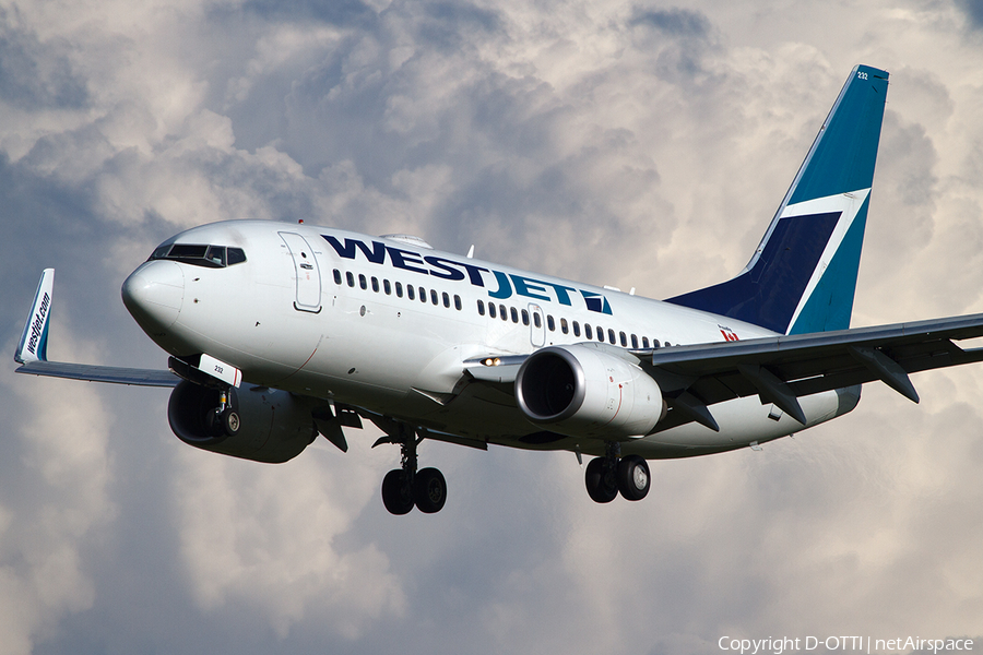 WestJet Boeing 737-7CT (C-FEWJ) | Photo 445060