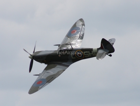 (Private) Supermarine Spitfire Mk IX (C-FFLC) at  Detroit - Willow Run, United States