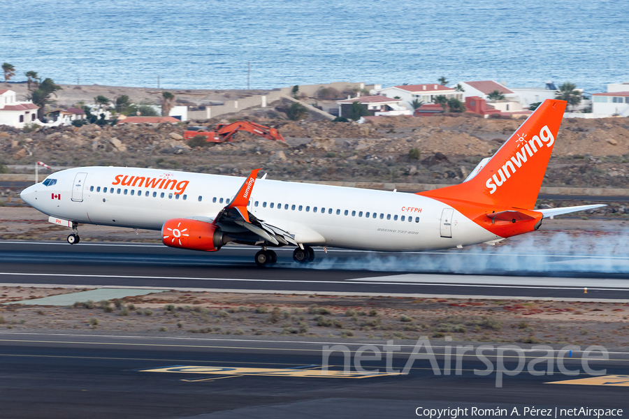 Sunwing Airlines Boeing 737-81D (C-FFPH) | Photo 336103
