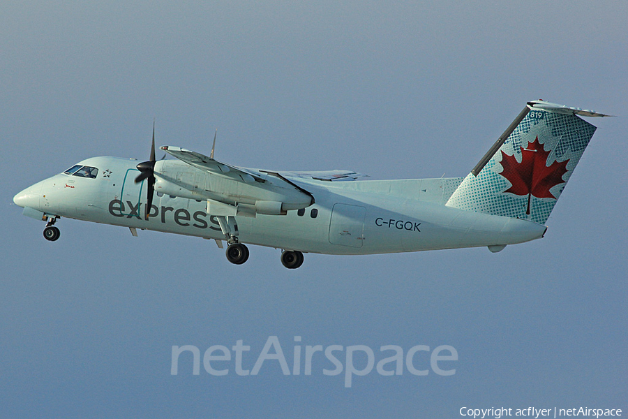 Air Canada Express (Jazz) de Havilland Canada DHC-8-102 (C-FGQK) | Photo 154707