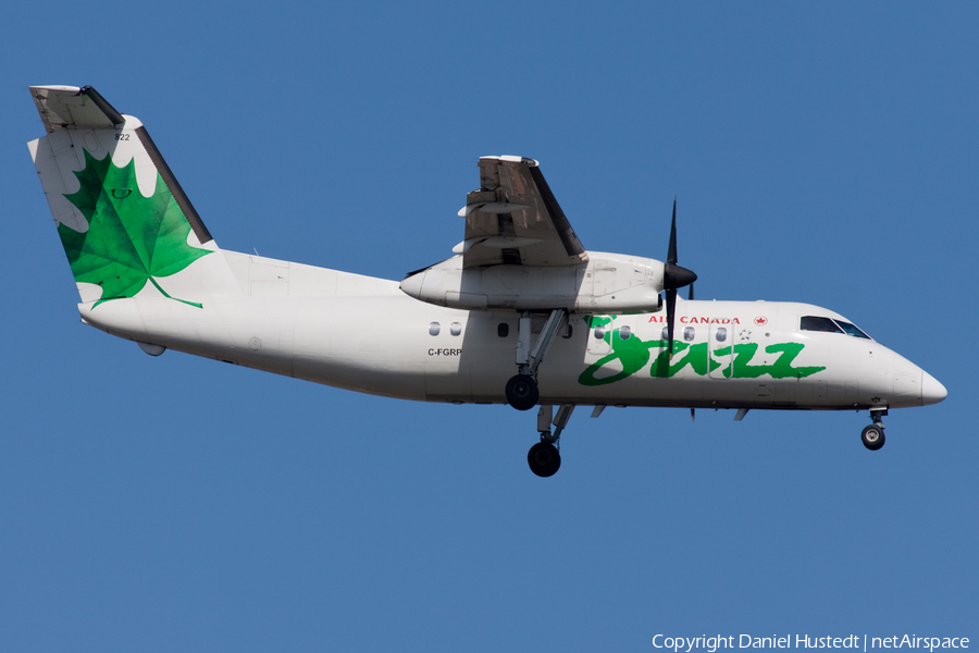 Air Canada Express (Jazz) de Havilland Canada DHC-8-102 (C-FGRP) | Photo 428267