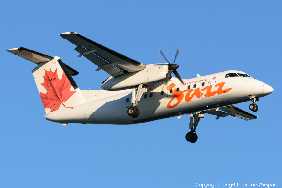 Air Canada Express (Jazz) de Havilland Canada DHC-8-102 (C-FGRY) | Photo 468055