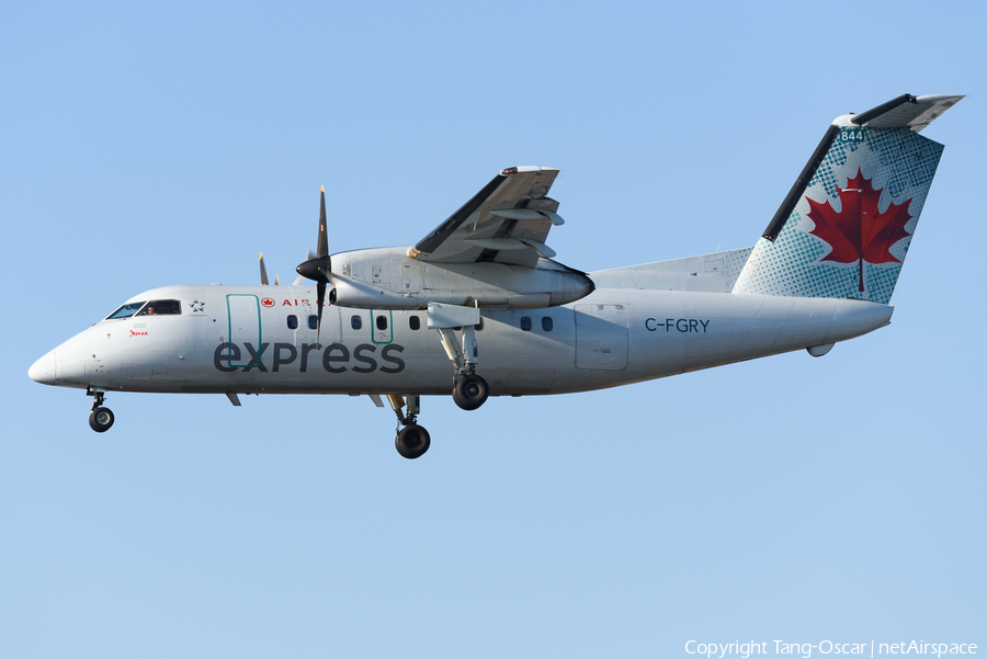 Air Canada Express (Jazz) de Havilland Canada DHC-8-102 (C-FGRY) | Photo 468056