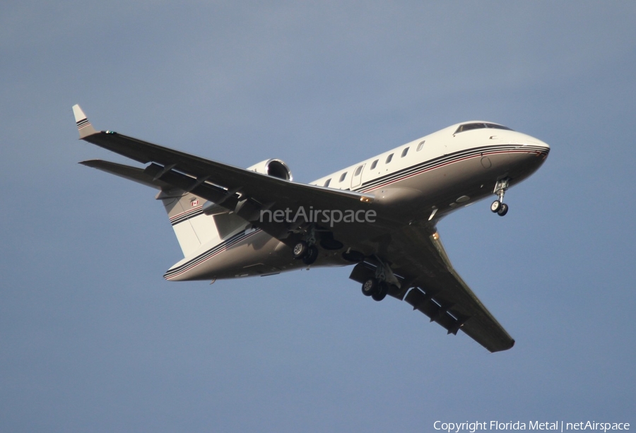 (Private) Bombardier CL-600-2B16 Challenger 605 (C-FHRL) | Photo 309379