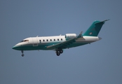 London Air Services Bombardier CL-600-2B16 Challenger 604 (C-FHYL) at  Los Angeles - International, United States