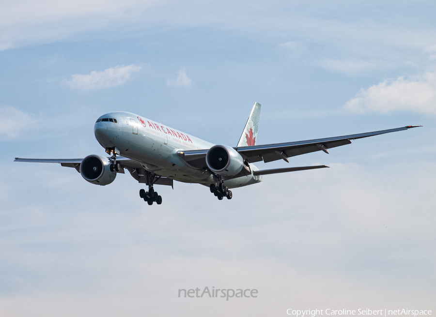 Air Canada Boeing 777-233(LR) (C-FIUF) | Photo 324693