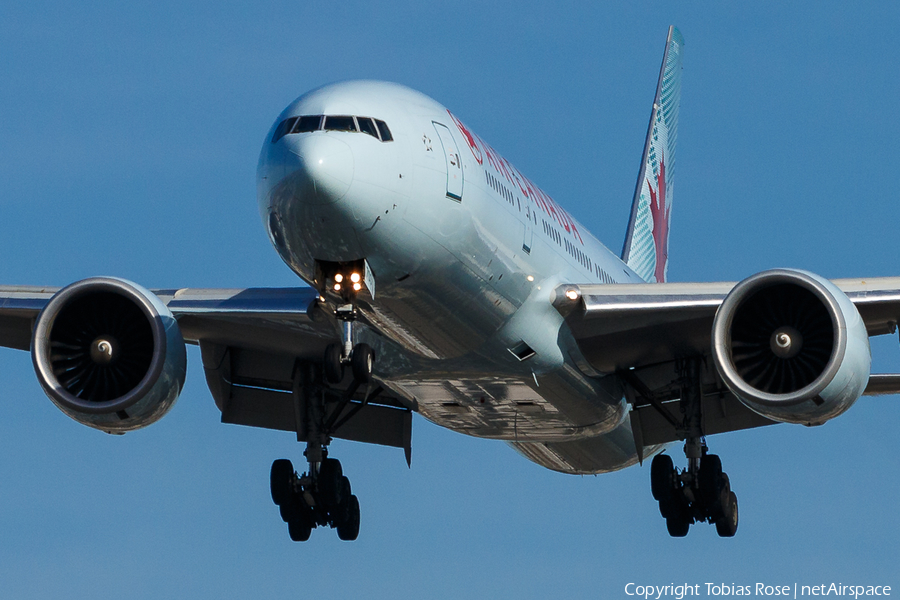 Air Canada Boeing 777-233(LR) (C-FIUJ) | Photo 369481