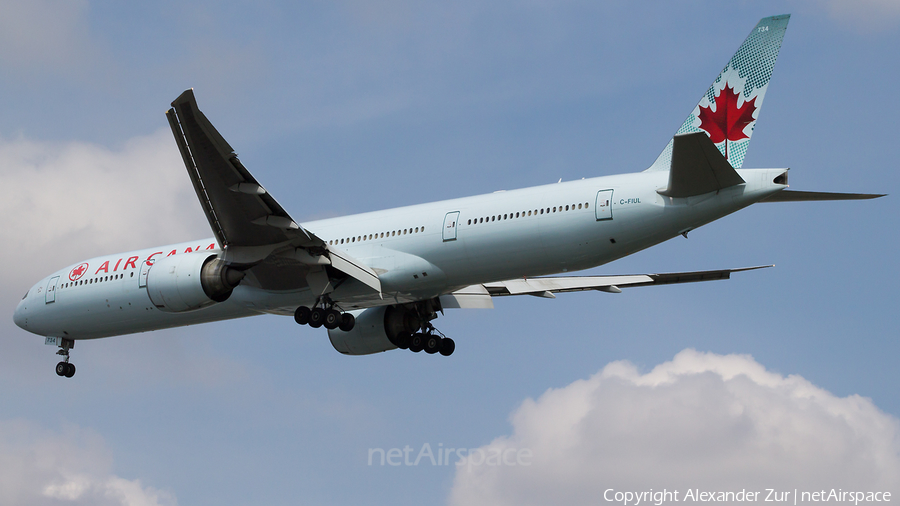 Air Canada Boeing 777-333(ER) (C-FIUL) | Photo 491367