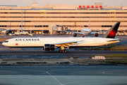 Air Canada Boeing 777-333(ER) (C-FIUR) at  Tokyo - Haneda International, Japan