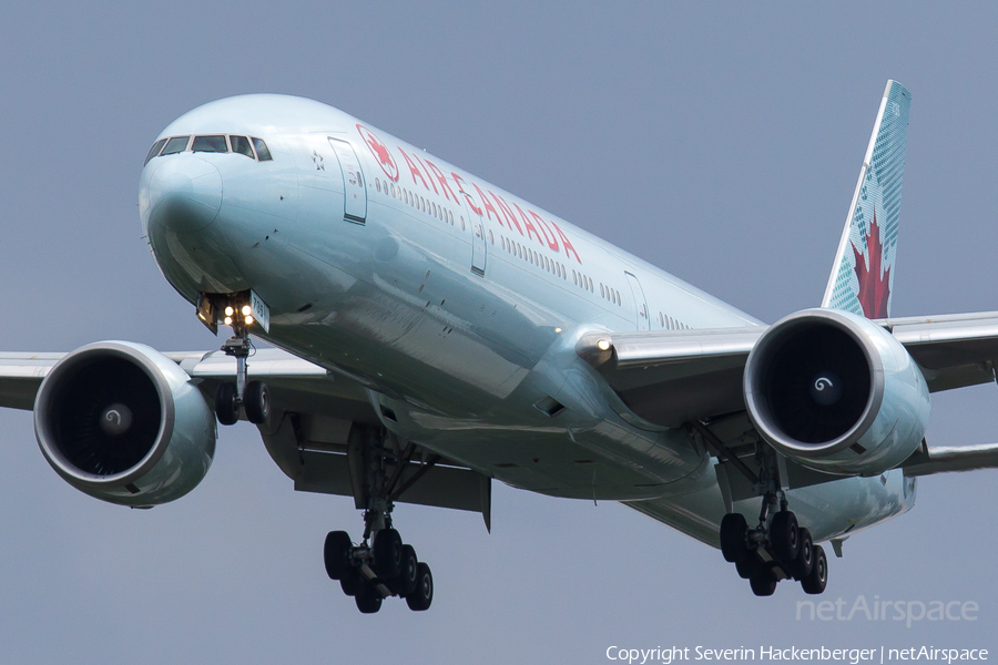 Air Canada Boeing 777-333(ER) (C-FIUR) | Photo 205151