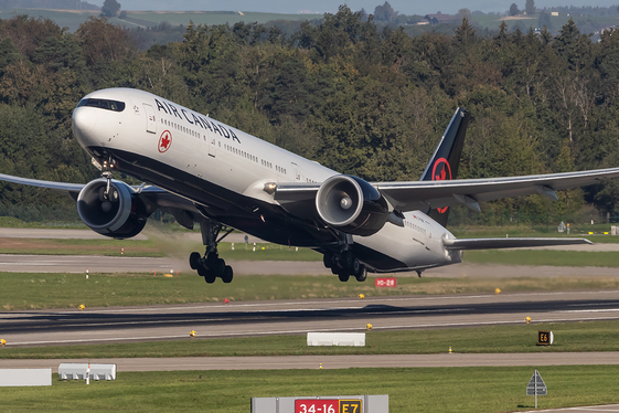 Air Canada Boeing 777-333(ER) (C-FIUR) at  Zurich - Kloten, Switzerland