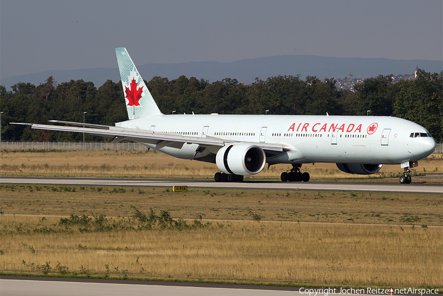 Air Canada Boeing 777-333(ER) (C-FIUV) | Photo 32490