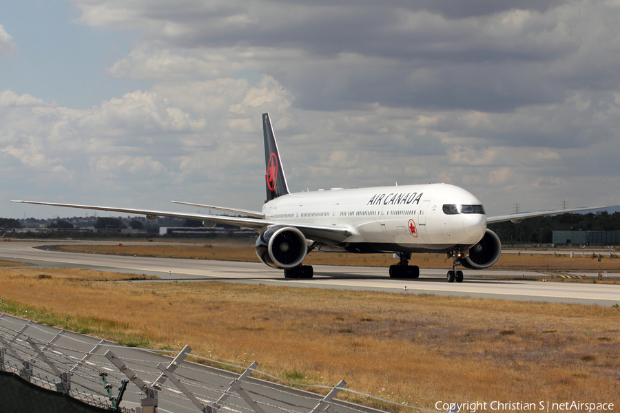 Air Canada Boeing 777-333(ER) (C-FIUV) | Photo 519738