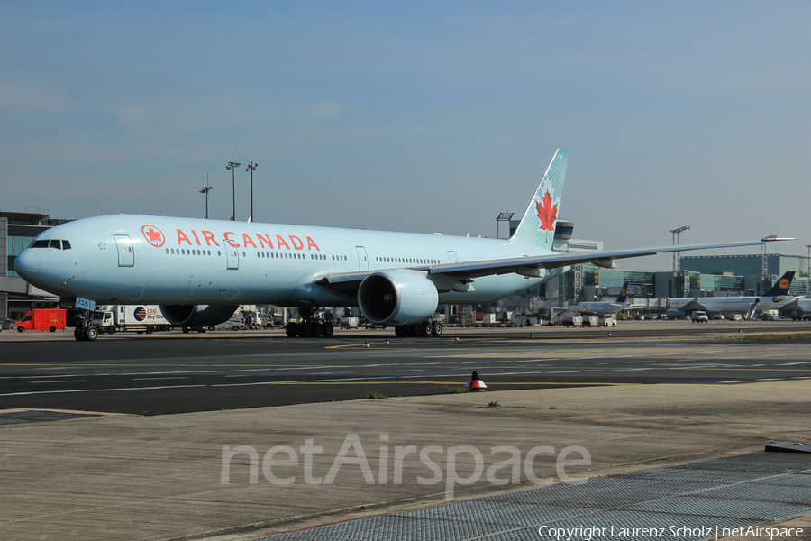 Air Canada Boeing 777-333(ER) (C-FIUV) | Photo 63002