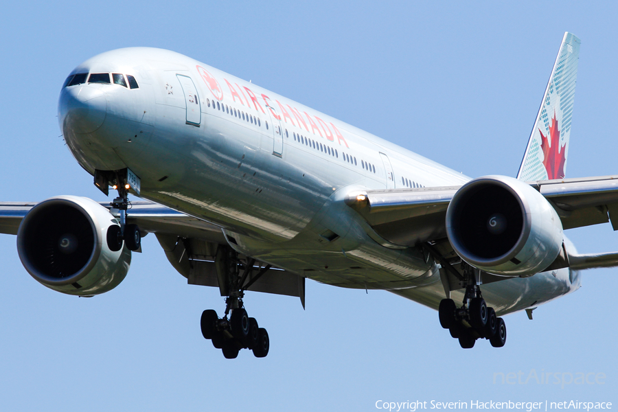 Air Canada Boeing 777-333(ER) (C-FIUV) | Photo 205432