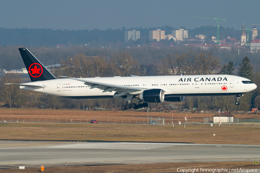 Air Canada Boeing 777-333(ER) (C-FIUW) | Photo 677924