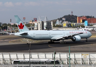 Air Canada Boeing 777-333(ER) (C-FIVQ) at  Mexico City - Lic. Benito Juarez International, Mexico